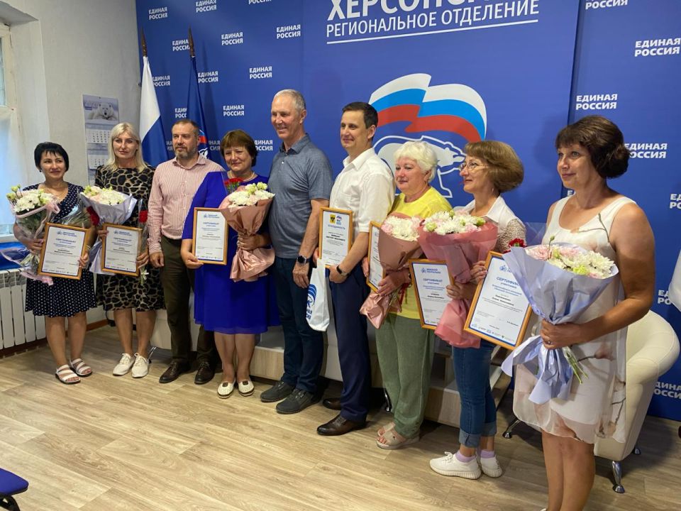 Владимир Сальдо: Вручил награды участникам регионального этапа конкурса «Земский почтальон» от «Единой России» Владимир Сальдо: Вручил награды участникам регионального этапа конкурса «Земский почтальон» от «Единой России»