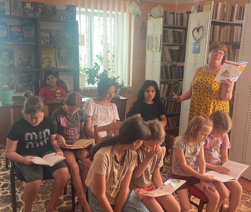 В Вольновской библиотеке, по инициативе членов первичного отделения партии «Единая Россия», прошло мероприятие, посвящённое дню рождения Александра Волкова — автора любимой многими сказки «Волшебник Изумрудного города» В Вольновской библиотеке, по инициативе членов первичного отделения партии «Единая Россия», прошло мероприятие, посвящённое дню рождения Александра Волкова — автора любимой многими сказки «Волшебник Изумрудного города»