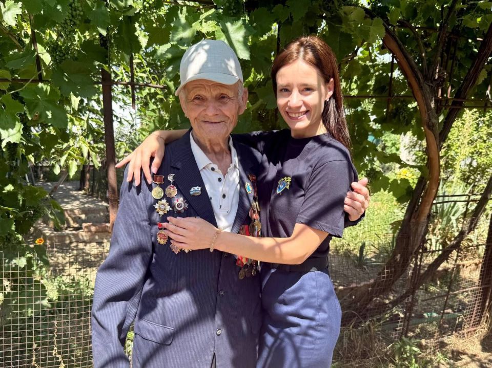 Офицеры СК России оказали помощь ветерану Великой Отечественной войны Офицеры СК России оказали помощь ветерану Великой Отечественной войны