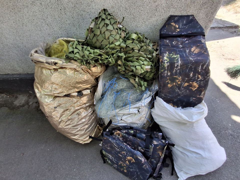 Бойцам на Каховском направлении передали очередные маскировочные сети Бойцам на Каховском направлении передали очередные маскировочные сети