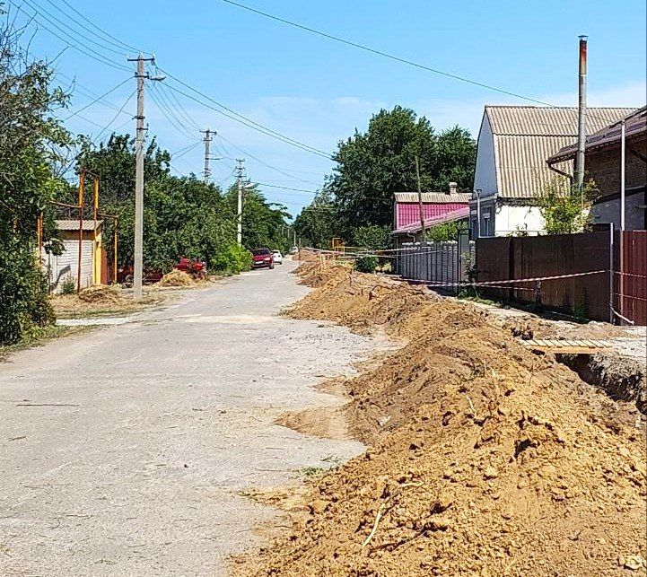 В Геническе на улице Чкалова начался капитальный ремонт водопроводных сетей В Геническе на улице Чкалова начался капитальный ремонт водопроводных сетей