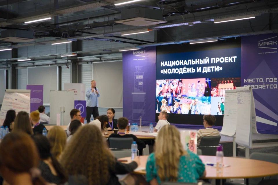Вместе меняем будущее: как молодёжь Донбасса и Новороссии прокачивала свои идеи с Росмолодёжь.Гранты Вместе меняем будущее: как молодёжь Донбасса и Новороссии прокачивала свои идеи с Росмолодёжь.Гранты