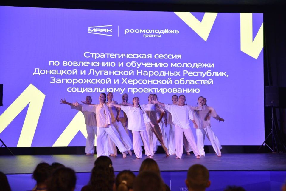Вместе меняем будущее: как молодёжь Донбасса и Новороссии прокачивала свои идеи с Росмолодёжь.Гранты Вместе меняем будущее: как молодёжь Донбасса и Новороссии прокачивала свои идеи с Росмолодёжь.Гранты