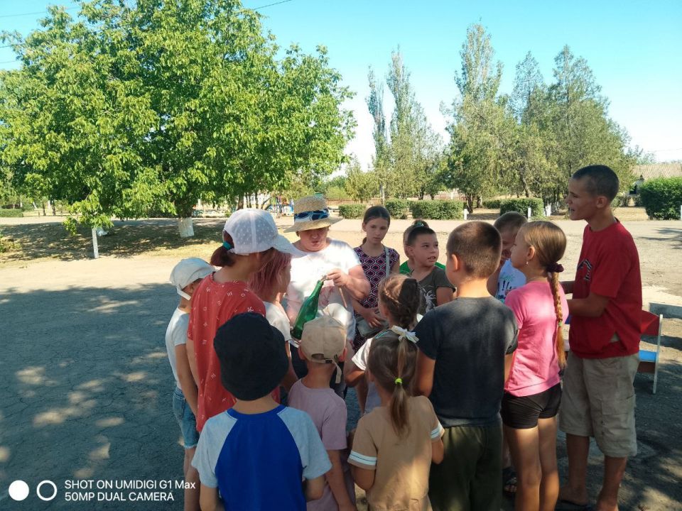 Сегодня в Богдановском сельском клубе прошла игровая программа для детей под названием «Путешествие в страну Веселяндию» Сегодня в Богдановском сельском клубе прошла игровая программа для детей под названием «Путешествие в страну Веселяндию»