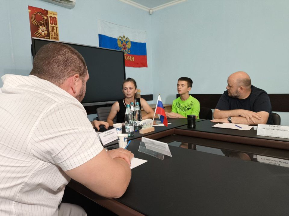 Омбудсмен по правам ребенка Херсонской области Ирина Кравченко и представитель областного отделения Ассоциации юристов России Евгений Четкарев посетили Алешкинский округ Омбудсмен по правам ребенка Херсонской области Ирина Кравченко и представитель областного отделения Ассоциации юристов России Евгений Четкарев посетили Алешкинский округ