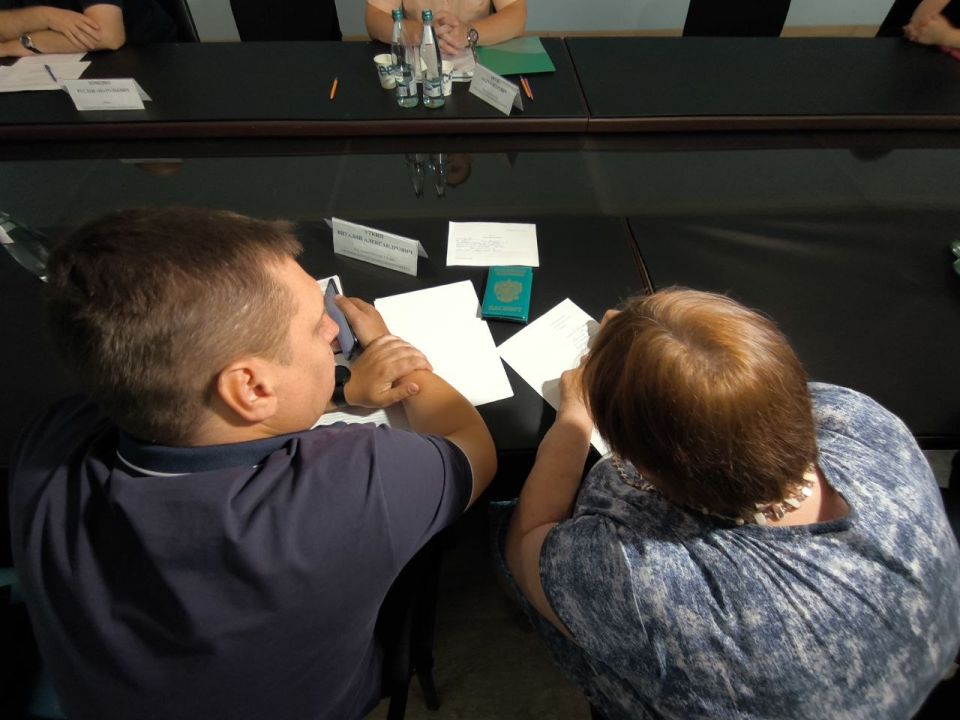 Омбудсмен по правам ребенка Херсонской области Ирина Кравченко и представитель областного отделения Ассоциации юристов России Евгений Четкарев посетили Алешкинский округ Омбудсмен по правам ребенка Херсонской области Ирина Кравченко и представитель областного отделения Ассоциации юристов России Евгений Четкарев посетили Алешкинский округ