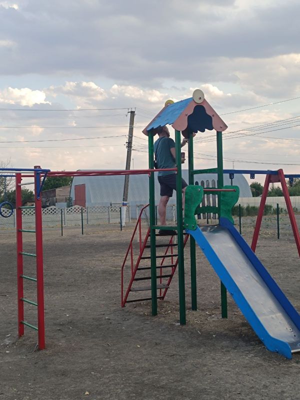 Акция по благоустройству детской площадки "Волшебная страна детства" в с. Вольное Акция по благоустройству детской площадки "Волшебная страна детства" в с. Вольное