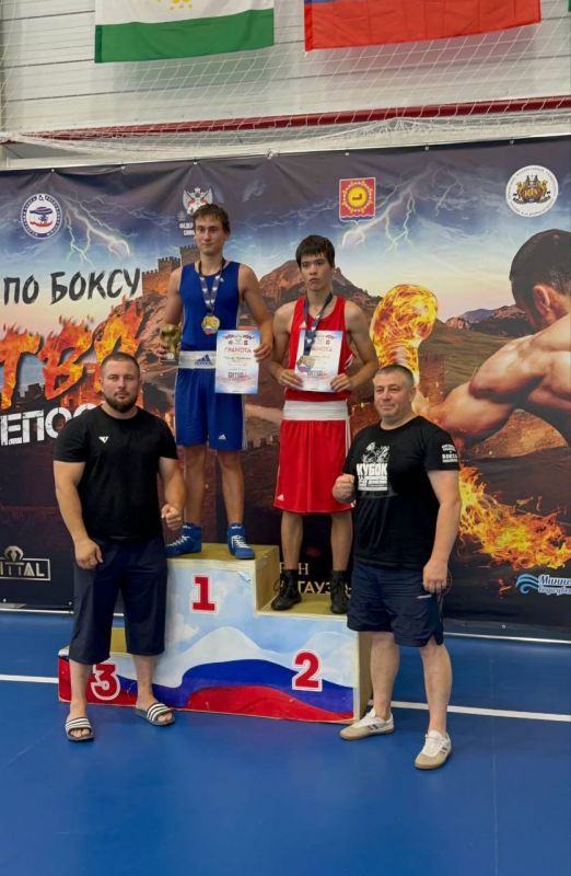 Спортсмены из Геническа заняли призовые места на международном турнире по боксу "Битва за крепость" Спортсмены из Геническа заняли призовые места на международном турнире по боксу "Битва за крепость"
