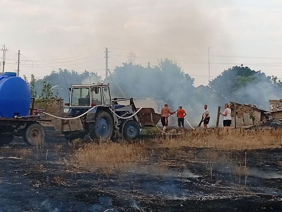 В селе Заозерном местные жители успешно ликвидировали возгорание в центре населенного пункте В селе Заозерном местные жители успешно ликвидировали возгорание в центре населенного пункте