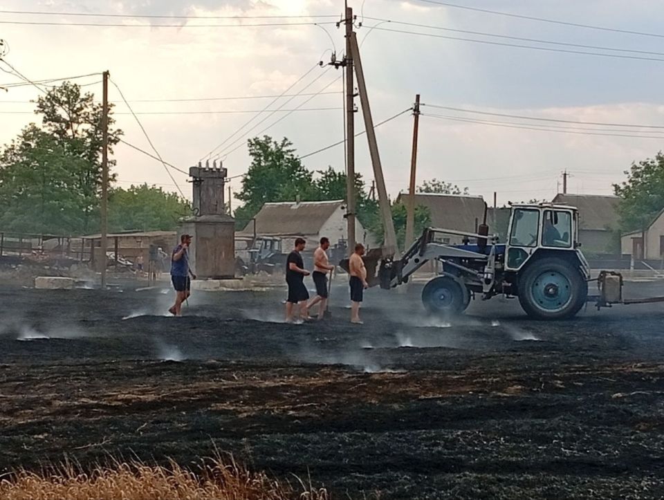 В селе Заозерном местные жители успешно ликвидировали возгорание в центре населенного пункте В селе Заозерном местные жители успешно ликвидировали возгорание в центре населенного пункте
