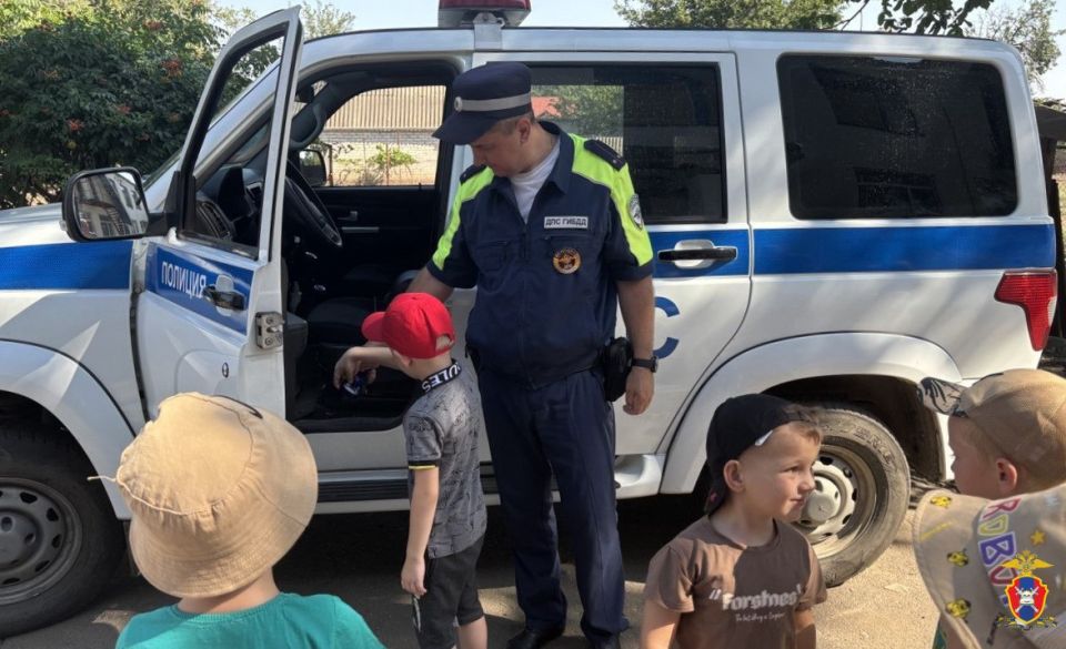 В Каховском муниципальном округе госавтоинспекторы провели мероприятие для детсадовцев В Каховском муниципальном округе госавтоинспекторы провели мероприятие для детсадовцев