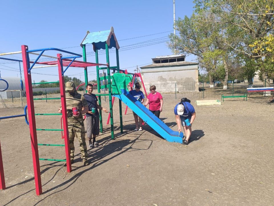 Акция по благоустройству детской площадки "Волшебная страна детства" в с. Вольное Акция по благоустройству детской площадки "Волшебная страна детства" в с. Вольное