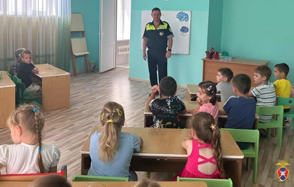 В Херсонской области госавтоинспекторы провели мероприятие для малышей