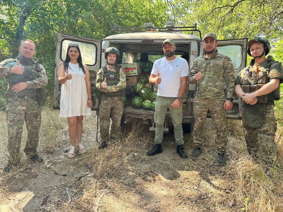 Корпус Совета депутатов, совместно с депутатом от партии «Единая Россия» Сергеем Лукьяновым, болгарской общиной Крыма и индивидуальным предпринимателем Лавренчуком Максимом, продолжает оказывать гуманитарную помощь нашим... Корпус Совета депутатов, совместно с депутатом от партии «Единая Россия» Сергеем Лукьяновым, болгарской общиной Крыма и индивидуальным предпринимателем Лавренчуком Максимом, продолжает оказывать гуманитарную помощь нашим...
