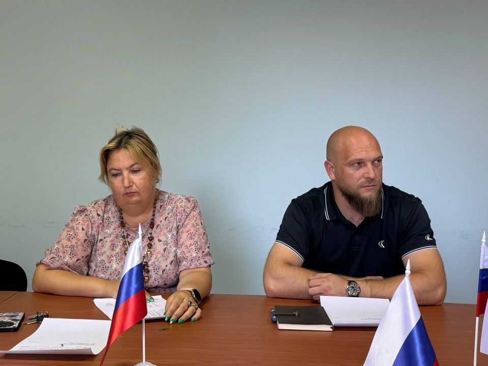 Александр Хлюстов: Новый руководитель Чаплинского местного отделения, Лилия Анатольевна Пуляева, с первых дней создания Военно гражданской администрации, работали с ней, плечо к плечу Александр Хлюстов: Новый руководитель Чаплинского местного отделения, Лилия Анатольевна Пуляева, с первых дней создания Военно гражданской администрации, работали с ней, плечо к плечу