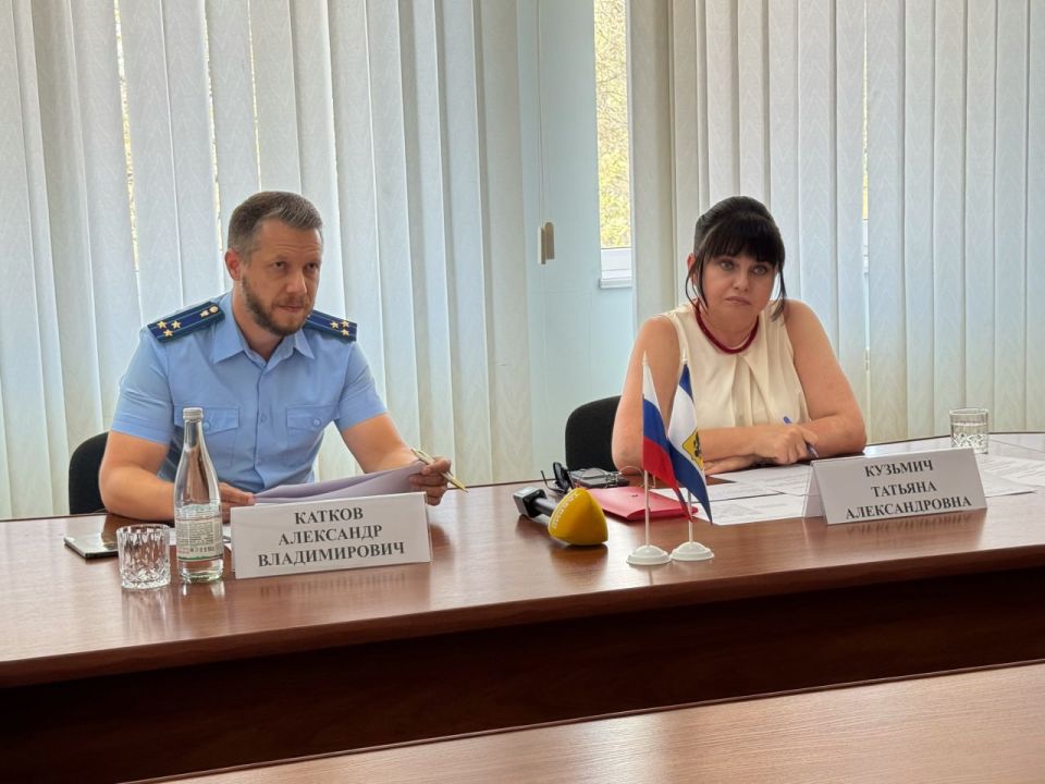 089Зампрокурора Херсонской области Александр Катков, совместно с замгубернатора региона Татьяной Кузьмич провели прием граждан в пгт Ивановка