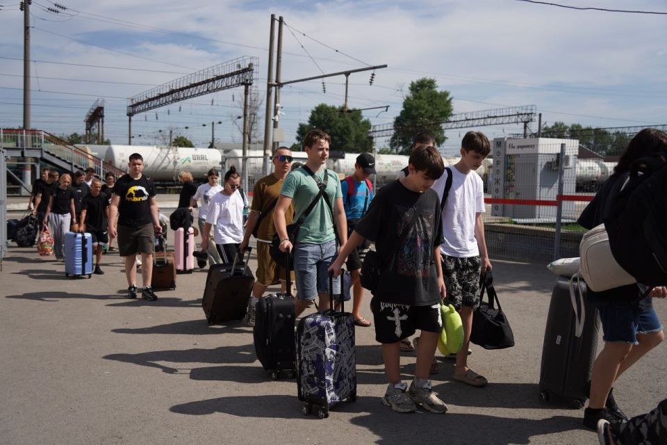 Учащиеся из образовательных организаций Херсонской области прибыли в Липецк для участия в университетской смене Учащиеся из образовательных организаций Херсонской области прибыли в Липецк для участия в университетской смене