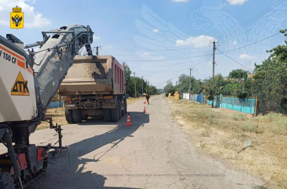 В Херсонской области начались дорожные работы по восстановлению полотна, замене слоёв износа и повышению безопасности движения В Херсонской области начались дорожные работы по восстановлению полотна, замене слоёв износа и повышению безопасности движения