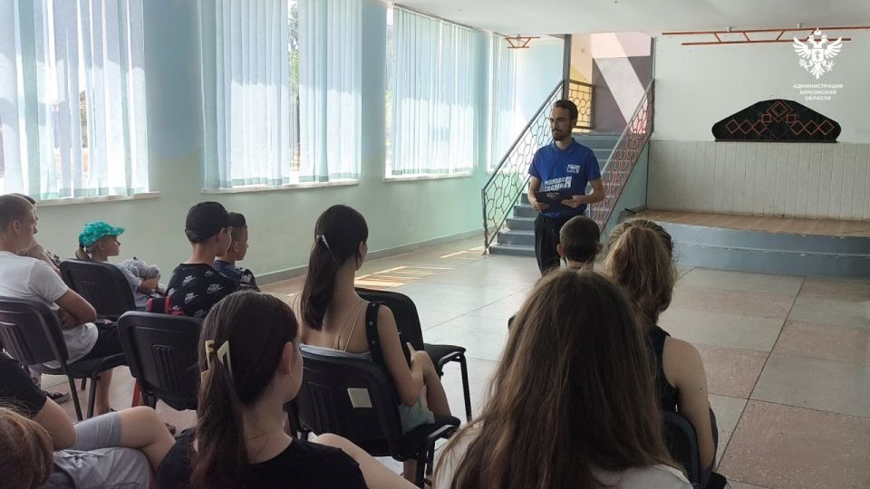 Народный контроль проверил ход работ на социальных объектах Алешкинского округа Народный контроль проверил ход работ на социальных объектах Алешкинского округа