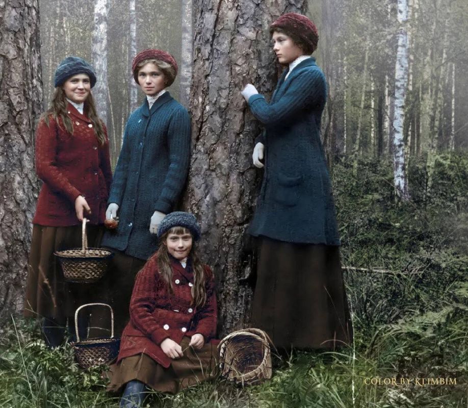 107 лет назад в ночь с 16 на 17 июля 1918 г. в подвале дома инженера Николая Ипатьева в Екатеринбурге была расстреляна Августейшая Царская семья 107 лет назад в ночь с 16 на 17 июля 1918 г. в подвале дома инженера Николая Ипатьева в Екатеринбурге была расстреляна Августейшая Царская семья