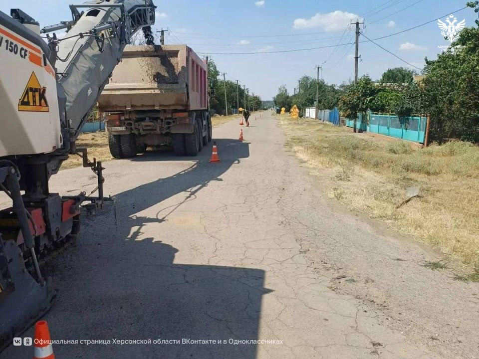 В Херсонской области стартовали масштабные дорожные работы в Каховском округе В Херсонской области стартовали масштабные дорожные работы в Каховском округе