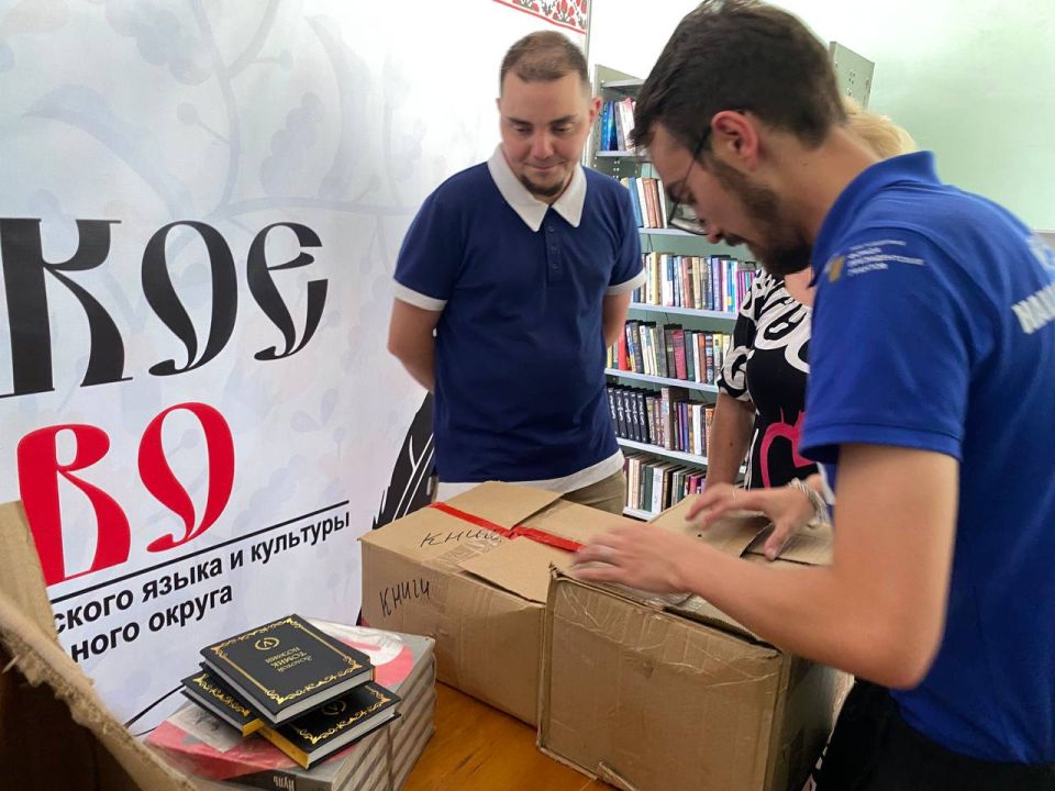 «Единая Россия» передала в библиотеку прифронтового округа историческую и познавательную литературу «Единая Россия» передала в библиотеку прифронтового округа историческую и познавательную литературу