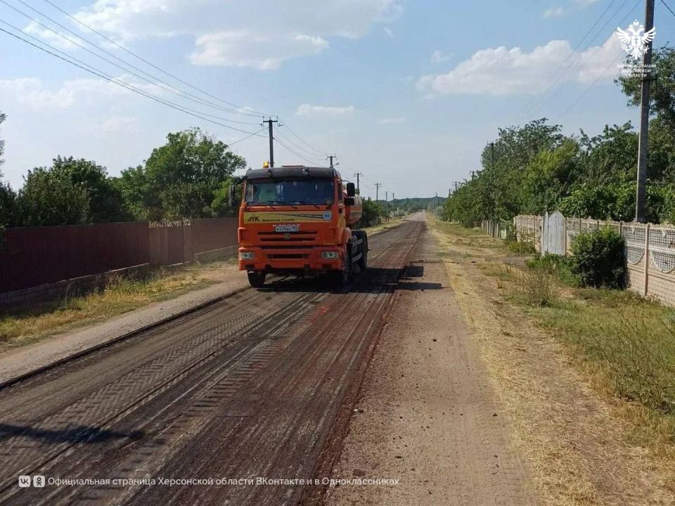 В Херсонской области стартовали масштабные дорожные работы в Каховском округе В Херсонской области стартовали масштабные дорожные работы в Каховском округе