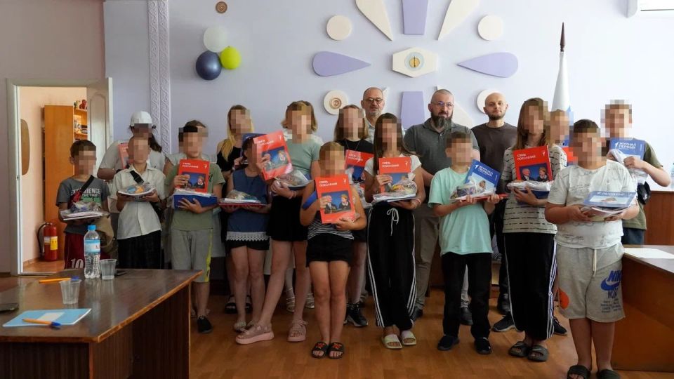 Движение Первых организовало занятие для детей из Новой Каховки, посвященное ценностям российской цивилизации Движение Первых организовало занятие для детей из Новой Каховки, посвященное ценностям российской цивилизации