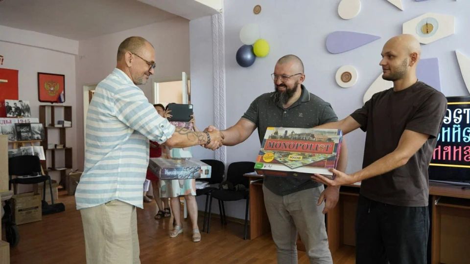 Движение Первых организовало занятие для детей из Новой Каховки, посвященное ценностям российской цивилизации Движение Первых организовало занятие для детей из Новой Каховки, посвященное ценностям российской цивилизации