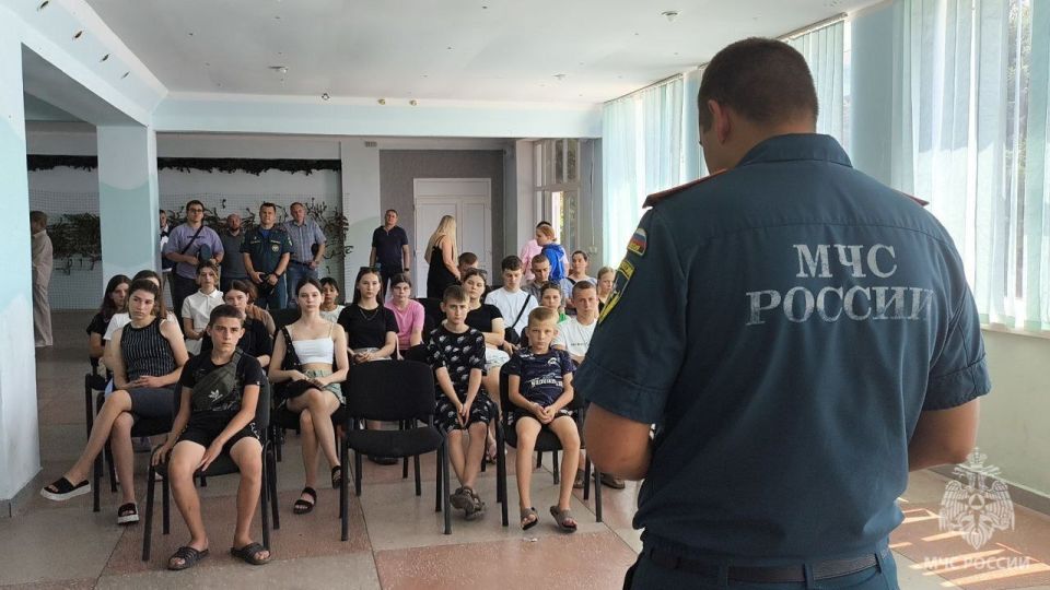 Праздник безопасности: дети узнали о работе спасателей Праздник безопасности: дети узнали о работе спасателей