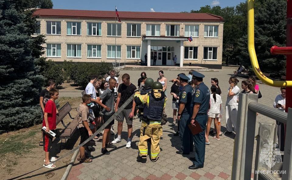 Праздник безопасности: дети узнали о работе спасателей