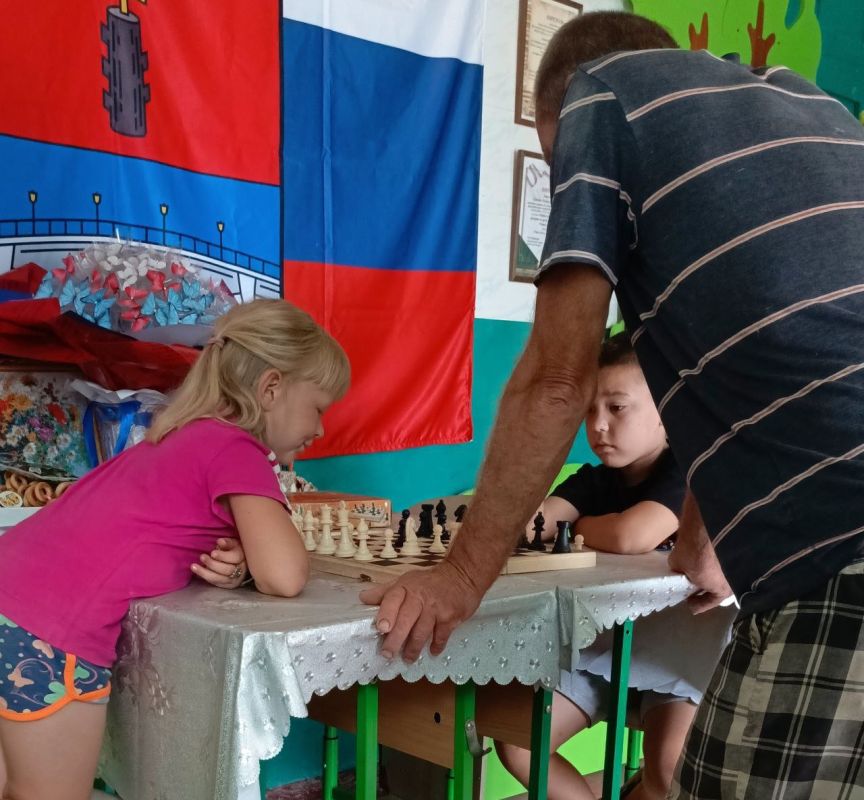 Шахматный турнир в Красноподольской библиотеке, приуроченный к Международному дню шахмат, прошел среди посетителей сельской библиотеки Шахматный турнир в Красноподольской библиотеке, приуроченный к Международному дню шахмат, прошел среди посетителей сельской библиотеки
