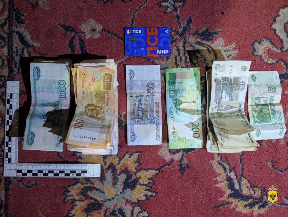 В Херсонской области полицейские задержали подозреваемую в краже с банковской карты