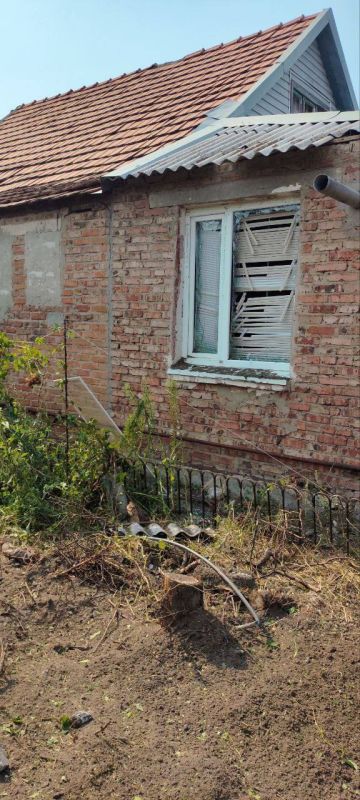 В результате обстрела ВСУ поврежден частный дом в Новой Каховке, жертв и пострадавших нет, сообщили в Новокаховской администрации В результате обстрела ВСУ поврежден частный дом в Новой Каховке, жертв и пострадавших нет, сообщили в Новокаховской администрации