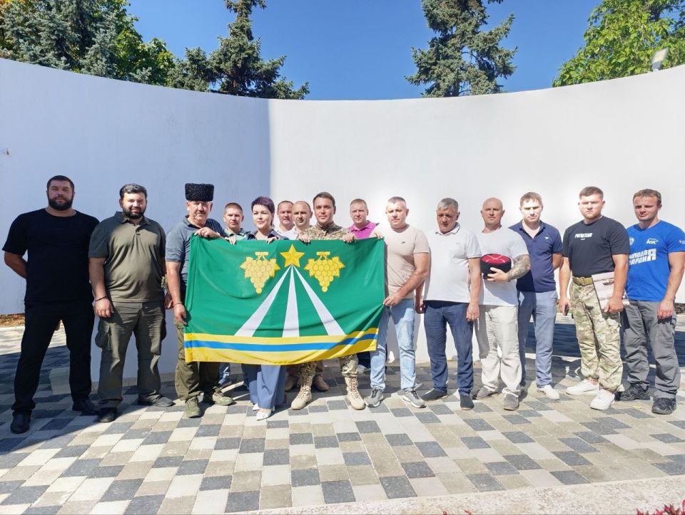 Поселения Крымского района активно помогают Геническому муниципальному округу, собирая и отправляя гуманитарную помощь Поселения Крымского района активно помогают Геническому муниципальному округу, собирая и отправляя гуманитарную помощь