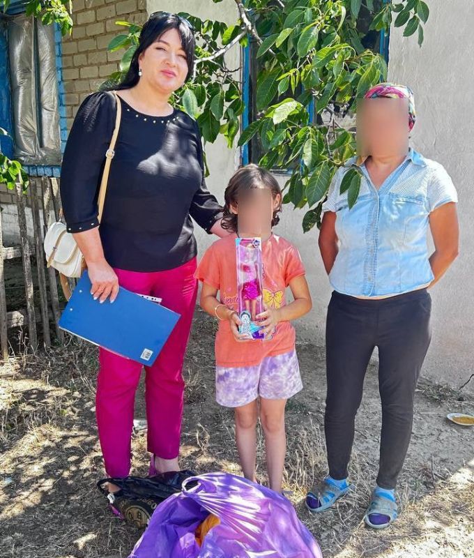 В Чаплинском муниципальном округе многодетные семьи и семьи, находящиеся в в социально опасном положении, получили гуманитарную помощь В Чаплинском муниципальном округе многодетные семьи и семьи, находящиеся в в социально опасном положении, получили гуманитарную помощь