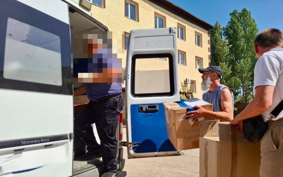 Омбудсмен Херсонской области передал гуманитарную помощь в хирургическое отделение Алешковской центральной районной больницы Омбудсмен Херсонской области передал гуманитарную помощь в хирургическое отделение Алешковской центральной районной больницы