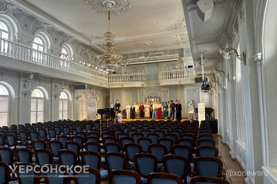 В эти минуты в Рахманиновском зале Московской консерватории проходят репетиции перед заключительным концертом летней Школы-фестиваля «Донбасский экспресс» В эти минуты в Рахманиновском зале Московской консерватории проходят репетиции перед заключительным концертом летней Школы-фестиваля «Донбасский экспресс»