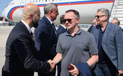       Putin Team