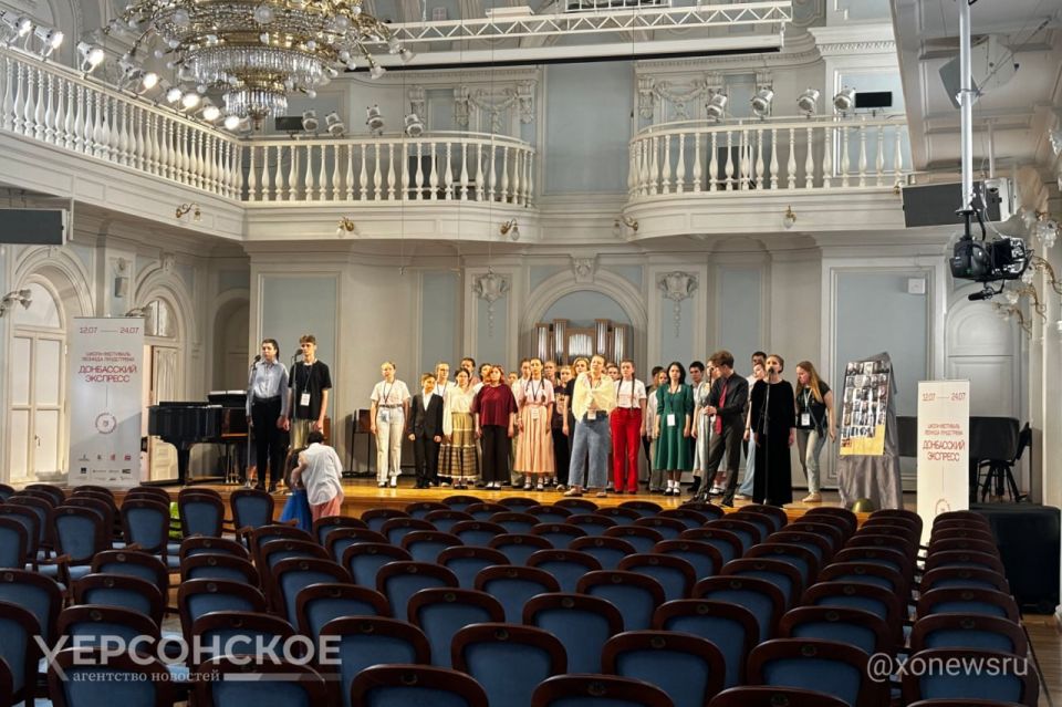 В эти минуты в Рахманиновском зале Московской консерватории проходят репетиции перед заключительным концертом летней Школы-фестиваля «Донбасский экспресс» В эти минуты в Рахманиновском зале Московской консерватории проходят репетиции перед заключительным концертом летней Школы-фестиваля «Донбасский экспресс»