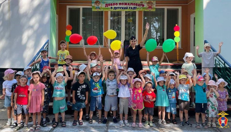 В Херсонской области госавтоинспекторы провели занятие с дошкольниками в Каланчакском муниципальном округе В Херсонской области госавтоинспекторы провели занятие с дошкольниками в Каланчакском муниципальном округе
