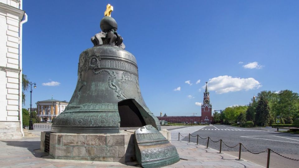 ень в истории России. 26 июля 1730 года московские литейщики создали легендарный Царь-колокол — самый большой колокол в мире ень в истории России. 26 июля 1730 года московские литейщики создали легендарный Царь-колокол — самый большой колокол в мире