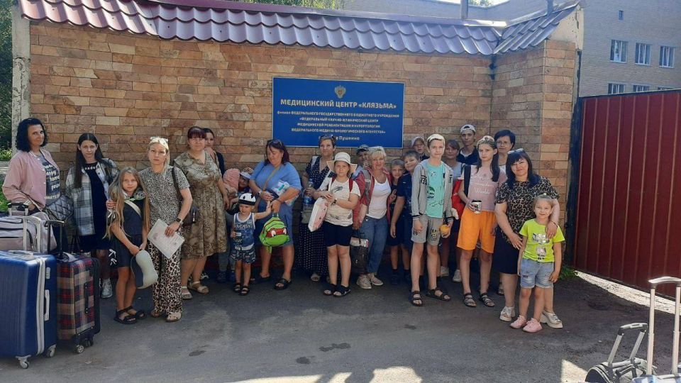 Родион Мирошник: Благотворительный фонд «Помогаем нашим» доставил очередную группу детей с мамами из ЛНР на реабилитацию в санаторий ФМБА «Клязьма» в Подмосковье Родион Мирошник: Благотворительный фонд «Помогаем нашим» доставил очередную группу детей с мамами из ЛНР на реабилитацию в санаторий ФМБА «Клязьма» в Подмосковье