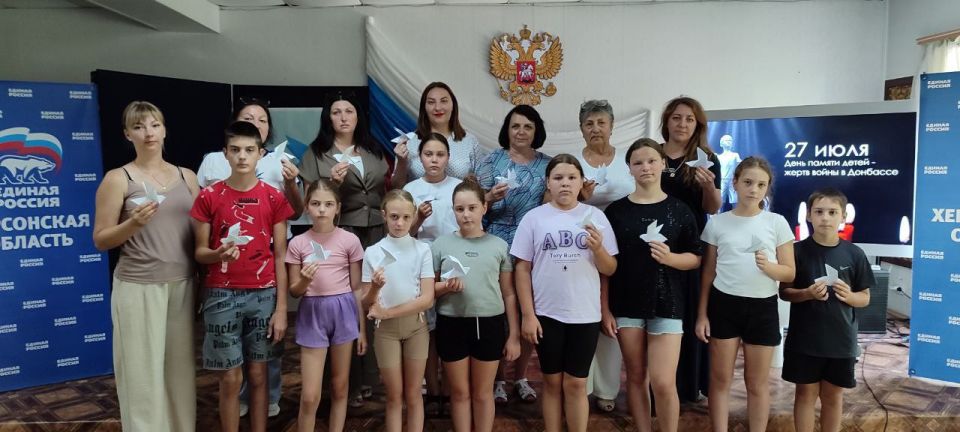 Память детей, погибших под огнем киевских боевиков на Донбассе, чтут по всей Херсонской области Память детей, погибших под огнем киевских боевиков на Донбассе, чтут по всей Херсонской области