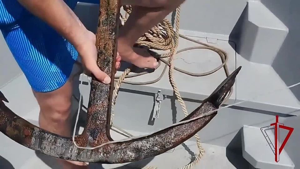 Росгвардейцы обнаружили артефакты времён Великой Отечественной войны в Азовском море