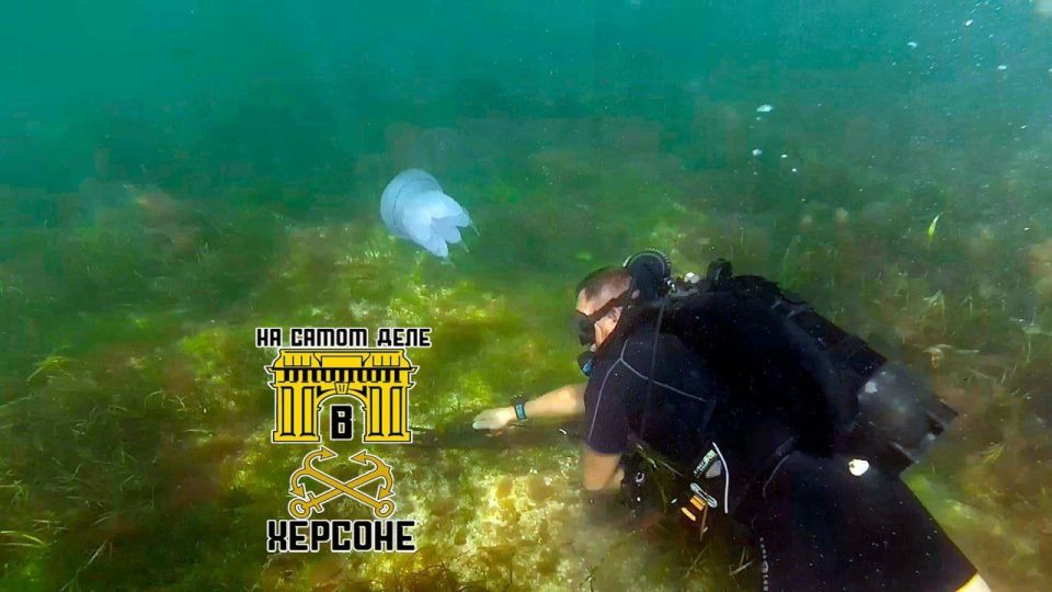 У берегов Херсонщины росгвардейцы обнаружили старинный якорь времен ВОВ, предположительно принадлежавший советской десантной барже, участвовавшей в освобождении Крыма в 1944 году У берегов Херсонщины росгвардейцы обнаружили старинный якорь времен ВОВ, предположительно принадлежавший советской десантной барже, участвовавшей в освобождении Крыма в 1944 году