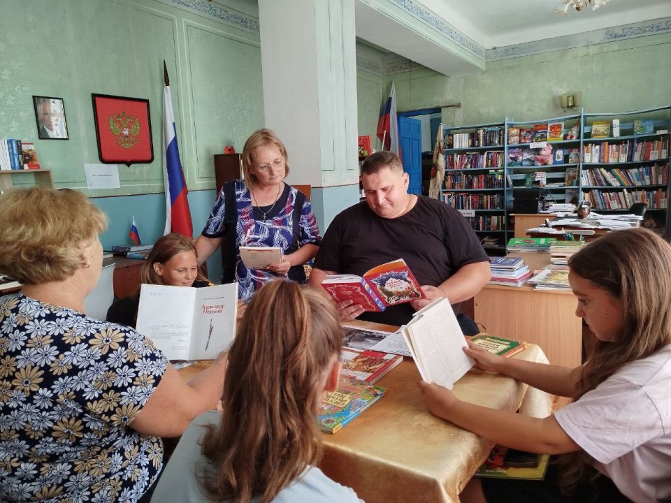 Крещение Руси: исторические часы, книжные выставки и викторины Крещение Руси: исторические часы, книжные выставки и викторины