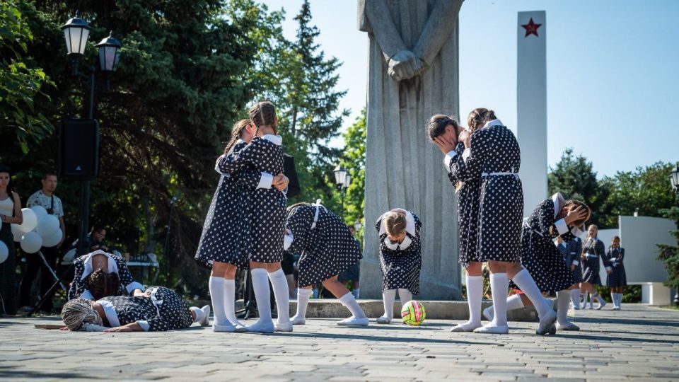 В Херсонской области почтили память детей, погибших на Донбассе В Херсонской области почтили память детей, погибших на Донбассе