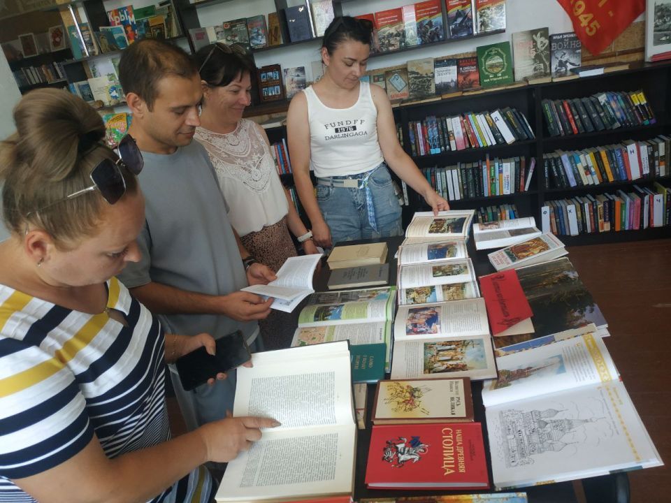 Крещение Руси: исторические часы, книжные выставки и викторины Крещение Руси: исторические часы, книжные выставки и викторины
