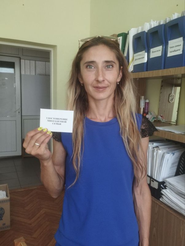 МНОГОДЕТНЫЕ СЕМЬИ НОВОТРОИЦКОГО МУНИЦИПАЛЬНОГО ОКРУГА ПОЛУЧИЛИ УДОСТОВЕРЕНИЯ МНОГОДЕТНЫЕ СЕМЬИ НОВОТРОИЦКОГО МУНИЦИПАЛЬНОГО ОКРУГА ПОЛУЧИЛИ УДОСТОВЕРЕНИЯ